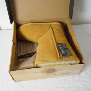 Bear Paws Dark Honey Size 9